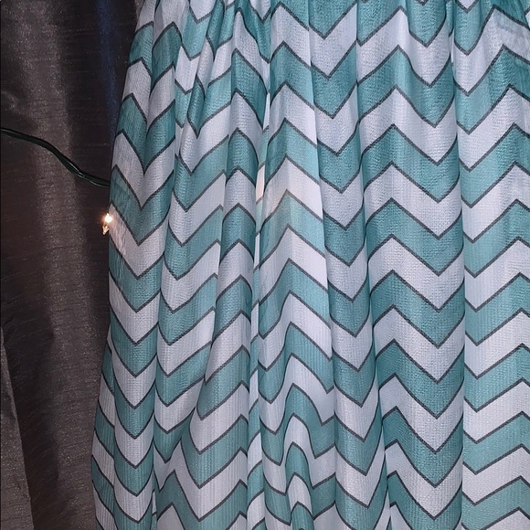 A dress - Picture 2 of 5